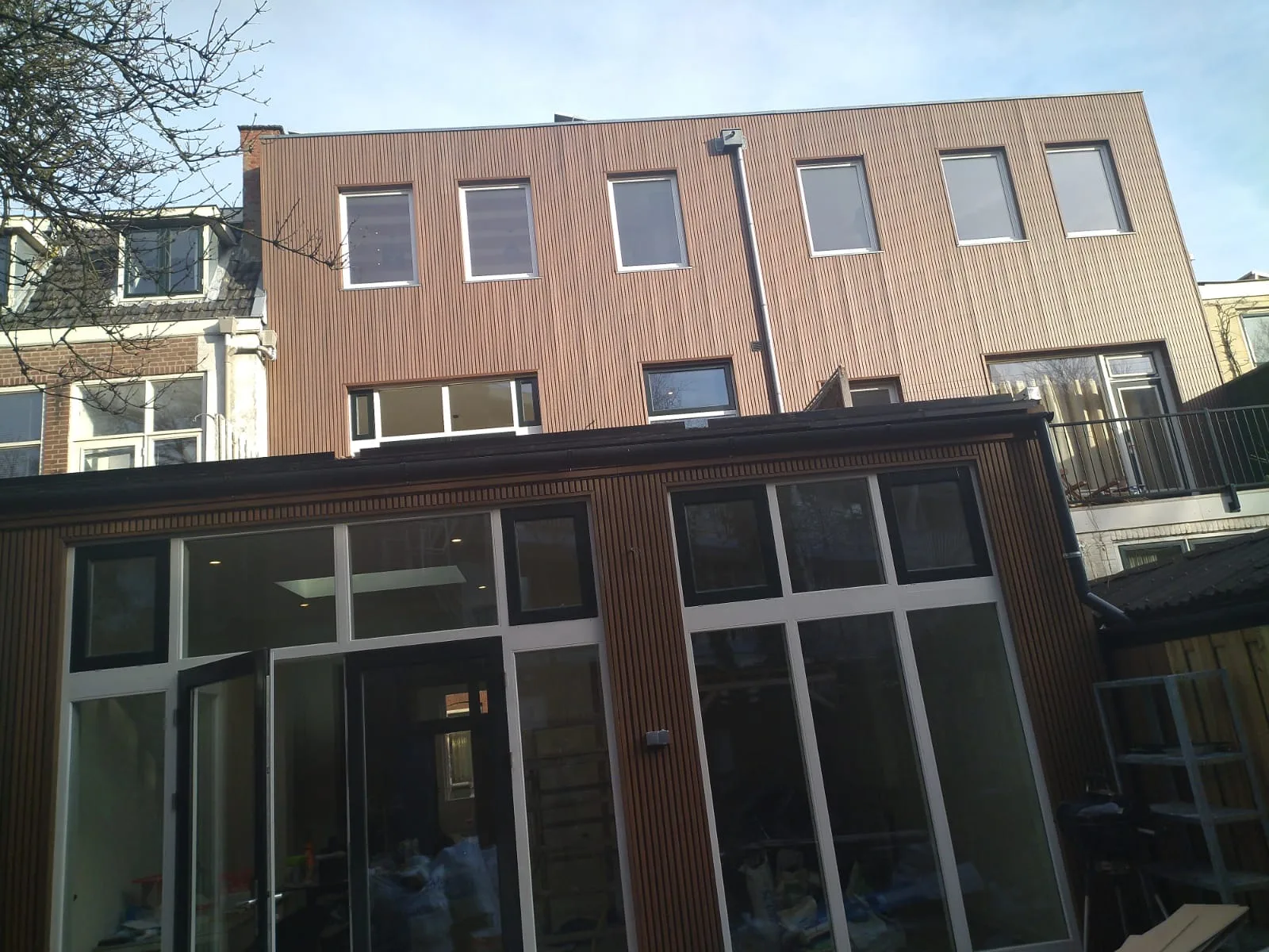 Aannemerswerk met overzicht en afwerking