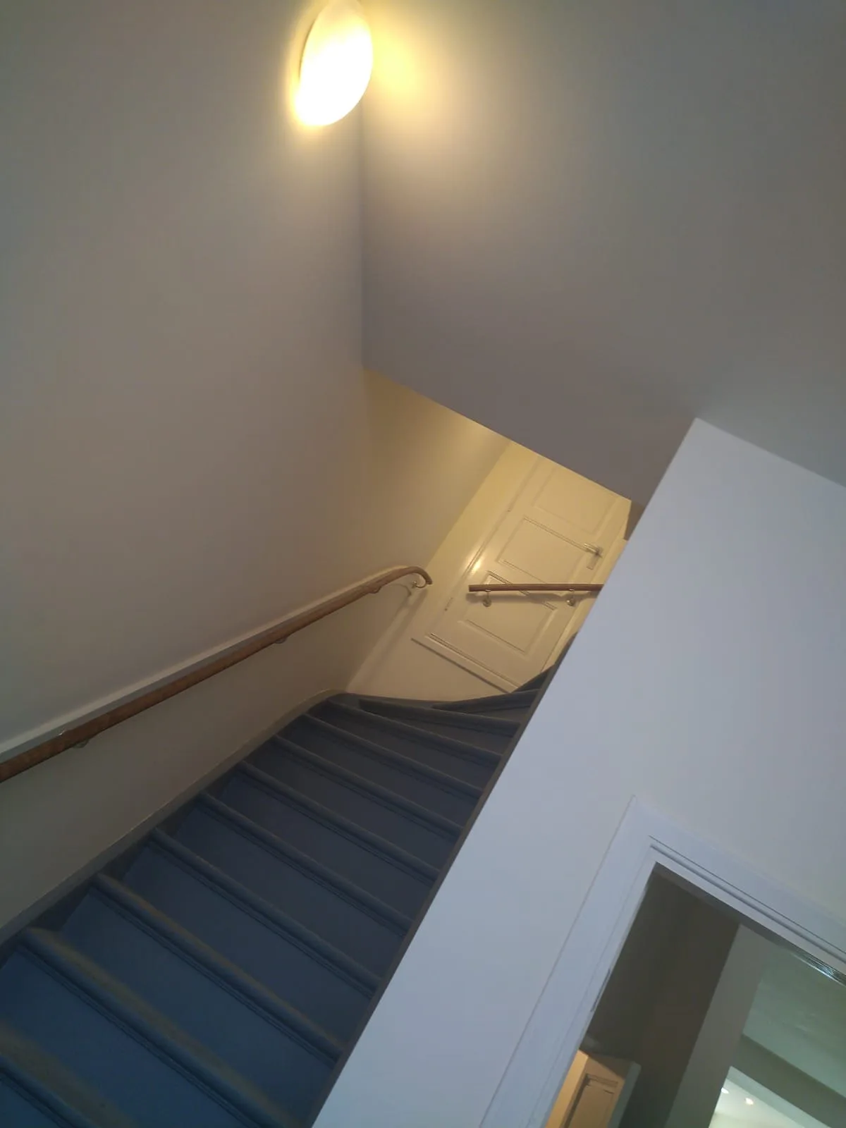 Trap en hal netjes opgepakt